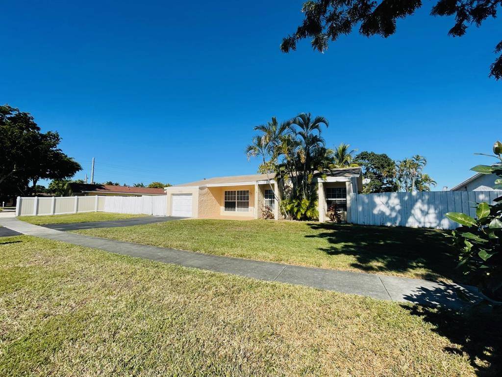 Pembroke Pines, FL 33024,9881 NW 4th St