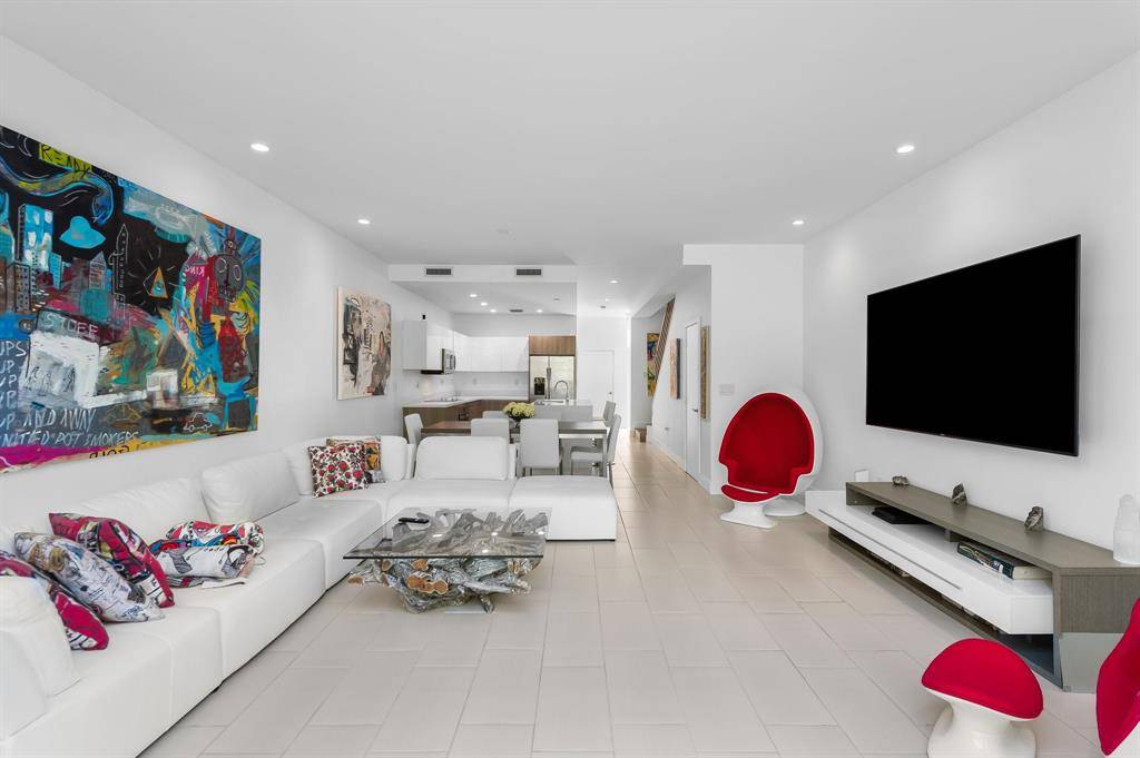 North Miami, FL 33181,2477 NE 135th St