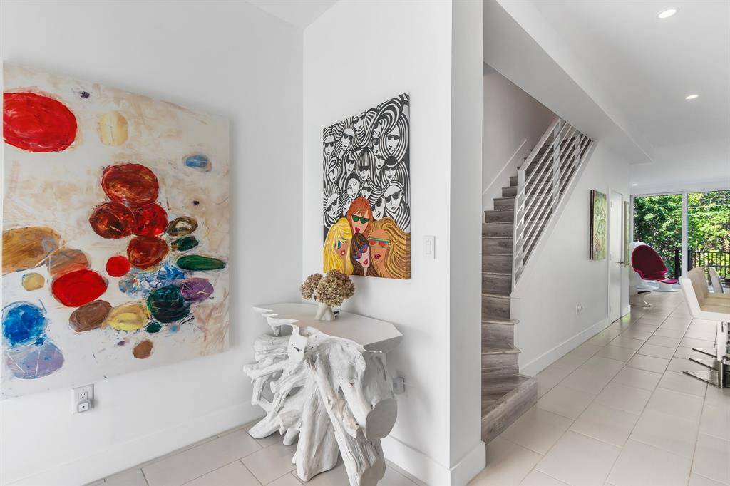 North Miami, FL 33181,2477 NE 135th St