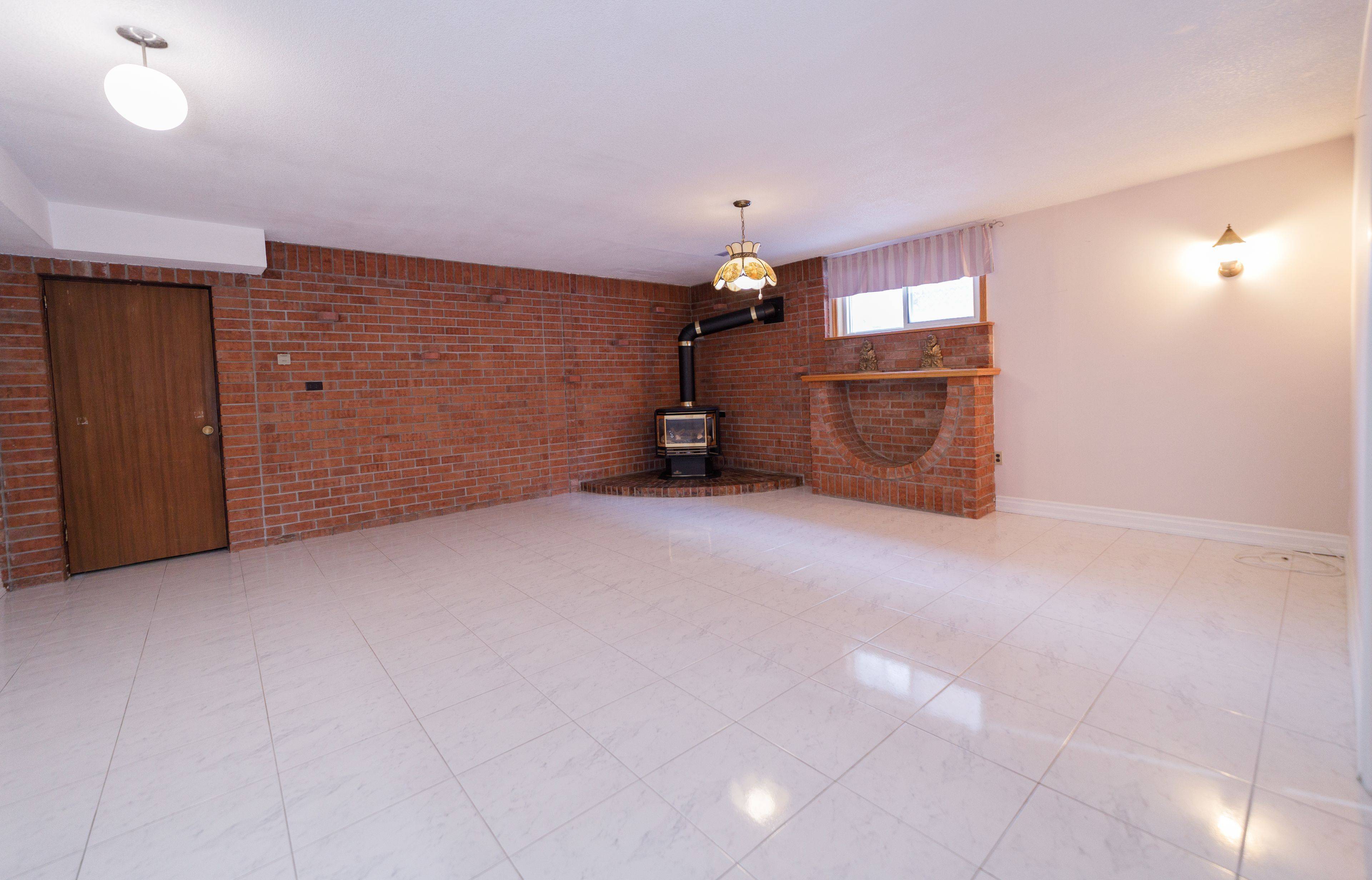 Richmond Hill, ON L4C 6W1,38 Spruce AVE #BSMT