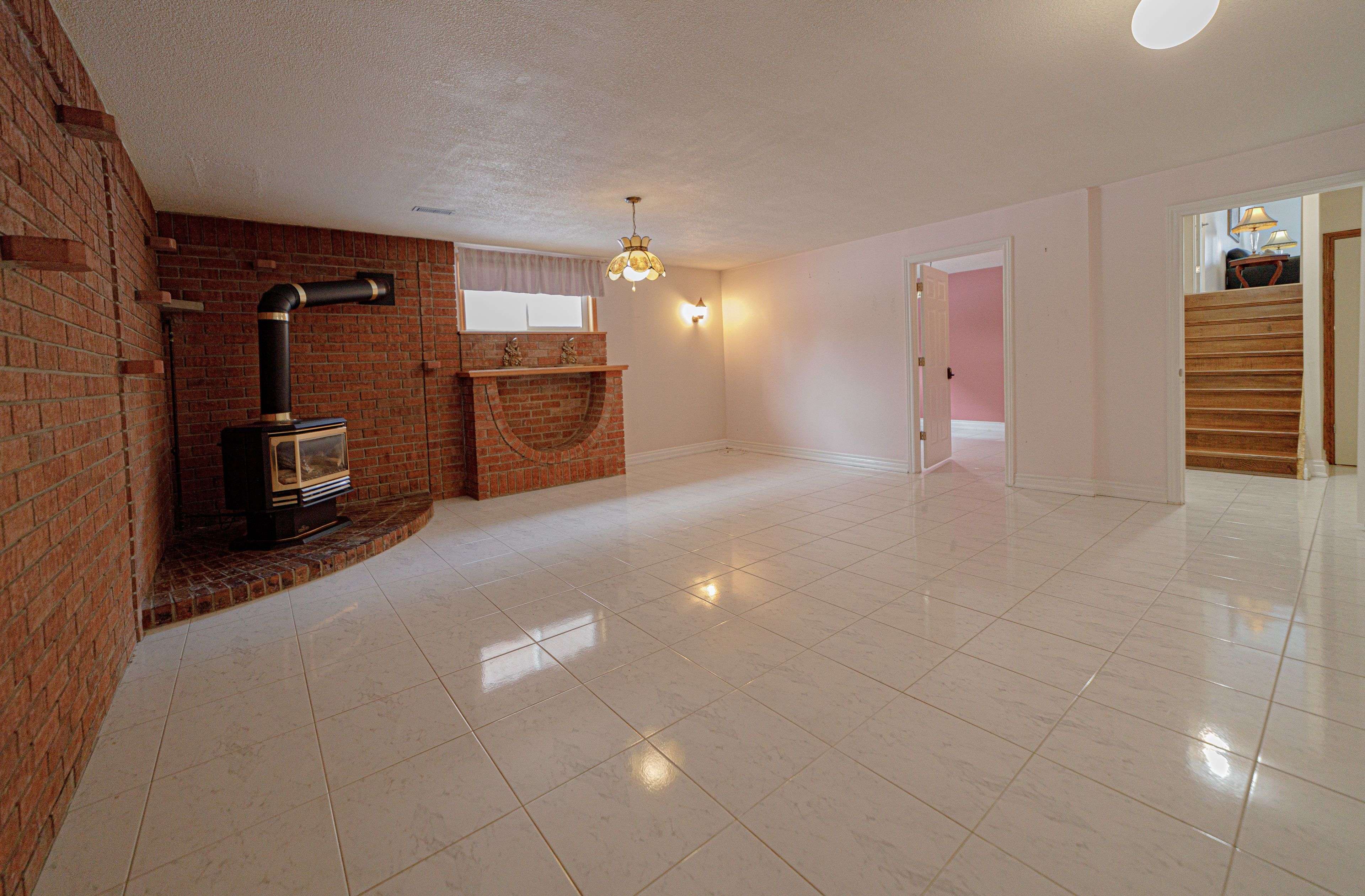 Richmond Hill, ON L4C 6W1,38 Spruce AVE #BSMT