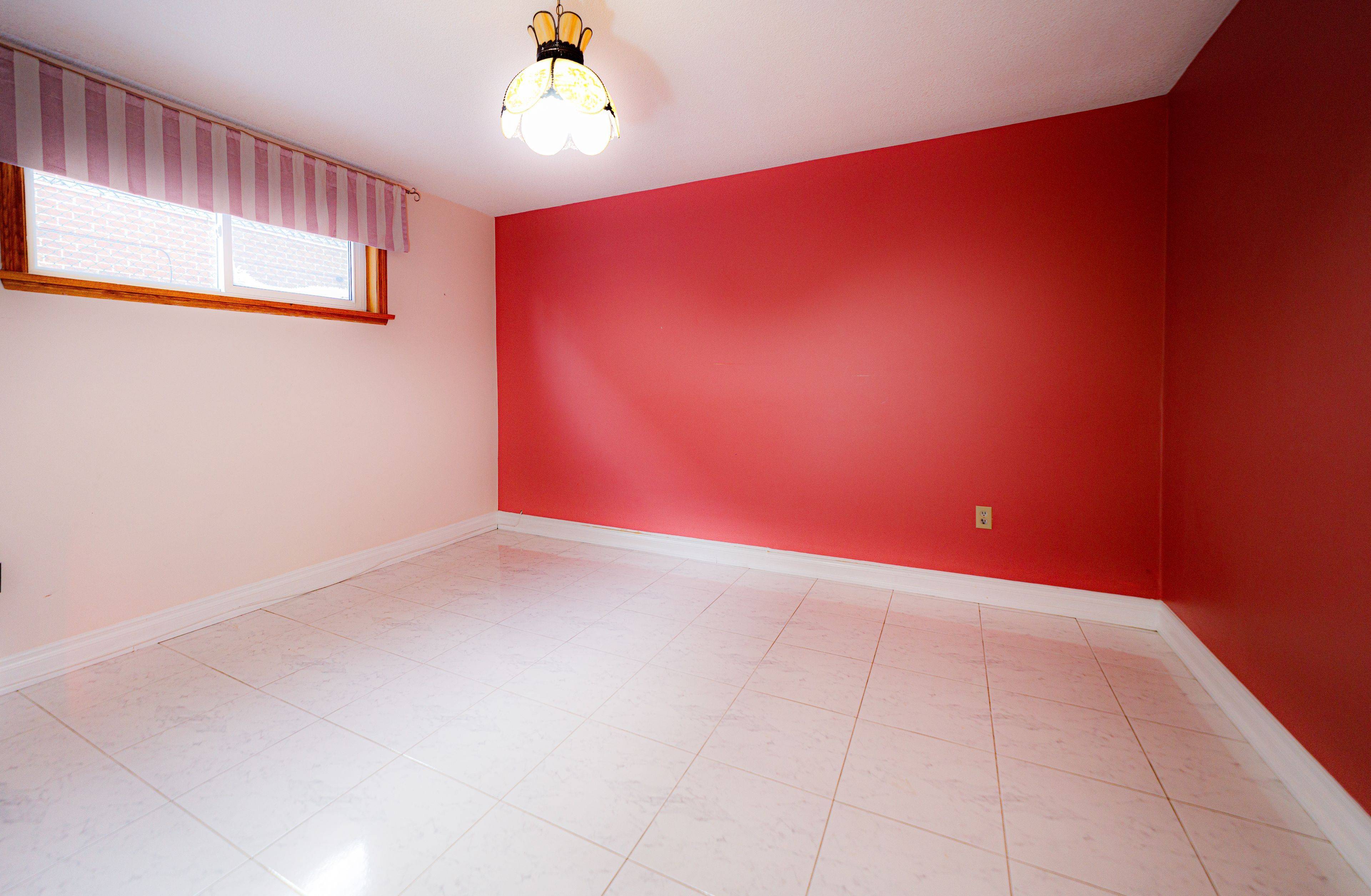 Richmond Hill, ON L4C 6W1,38 Spruce AVE #BSMT