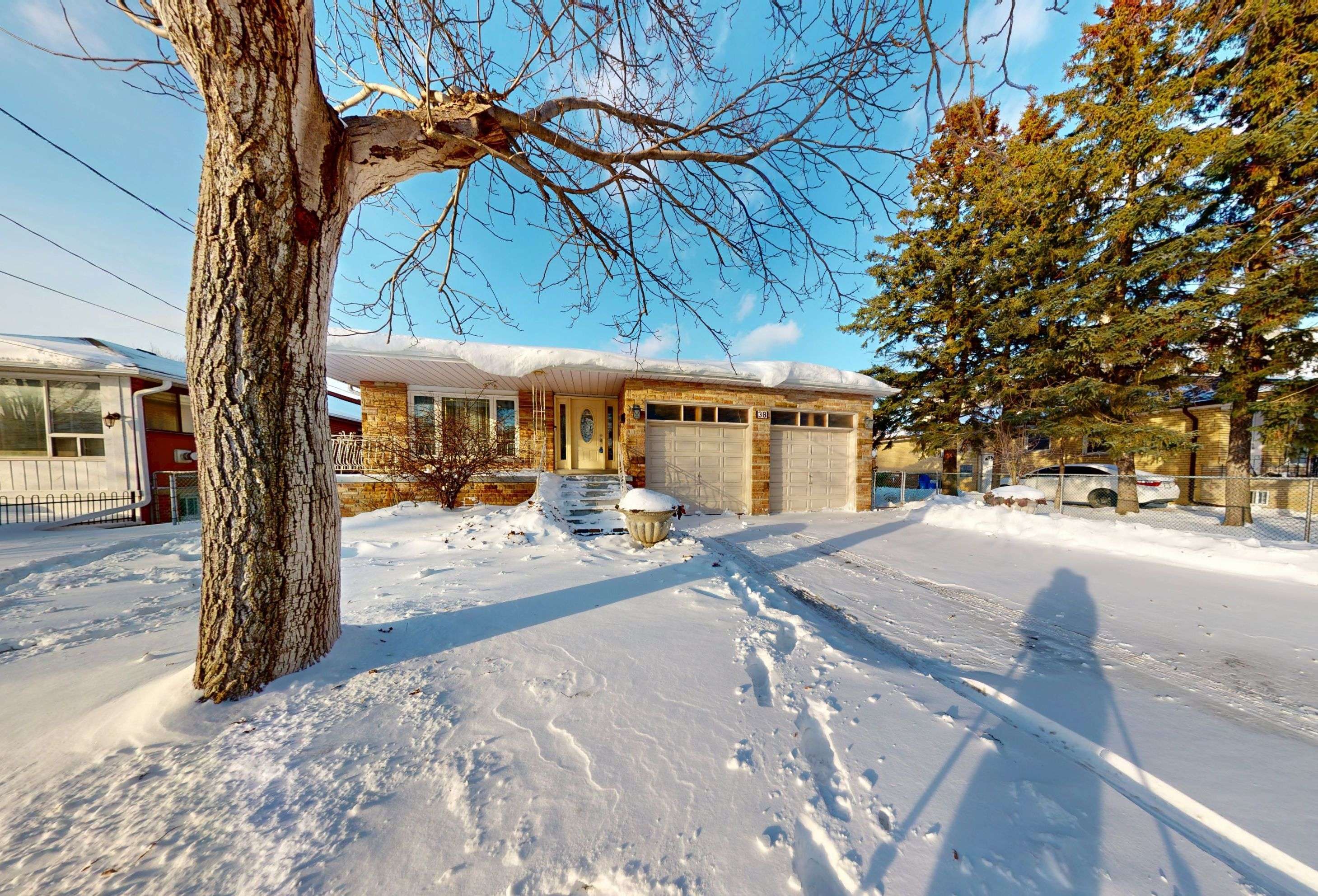 Richmond Hill, ON L4C 6W1,38 Spruce AVE #MAIN