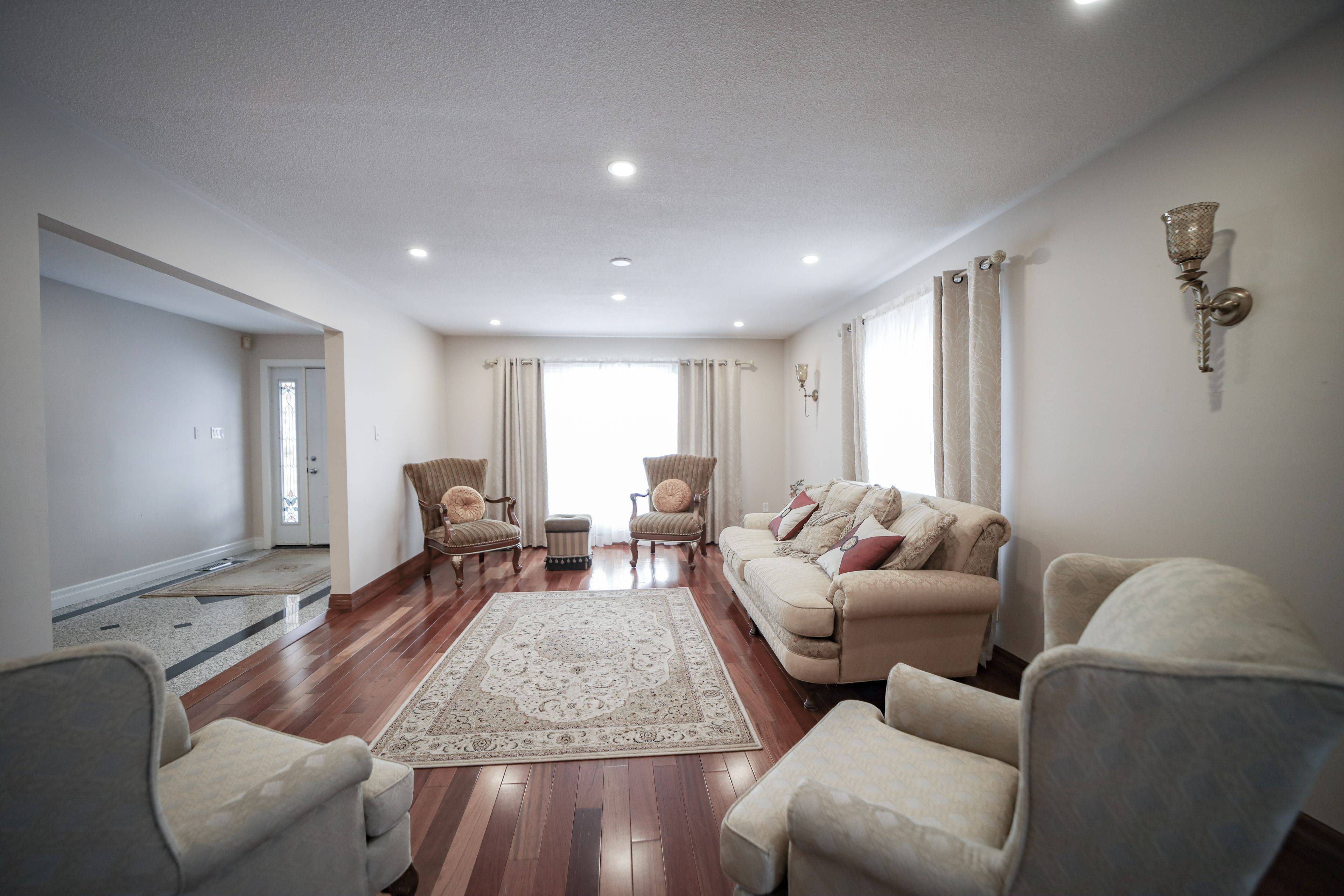 Richmond Hill, ON L4C 6W1,38 Spruce AVE #MAIN