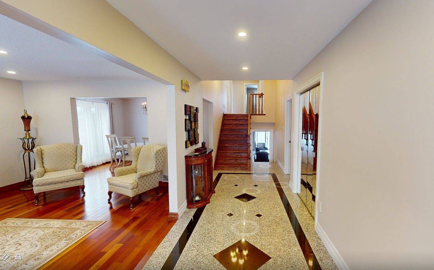 Richmond Hill, ON L4C 6W1,38 Spruce AVE #MAIN