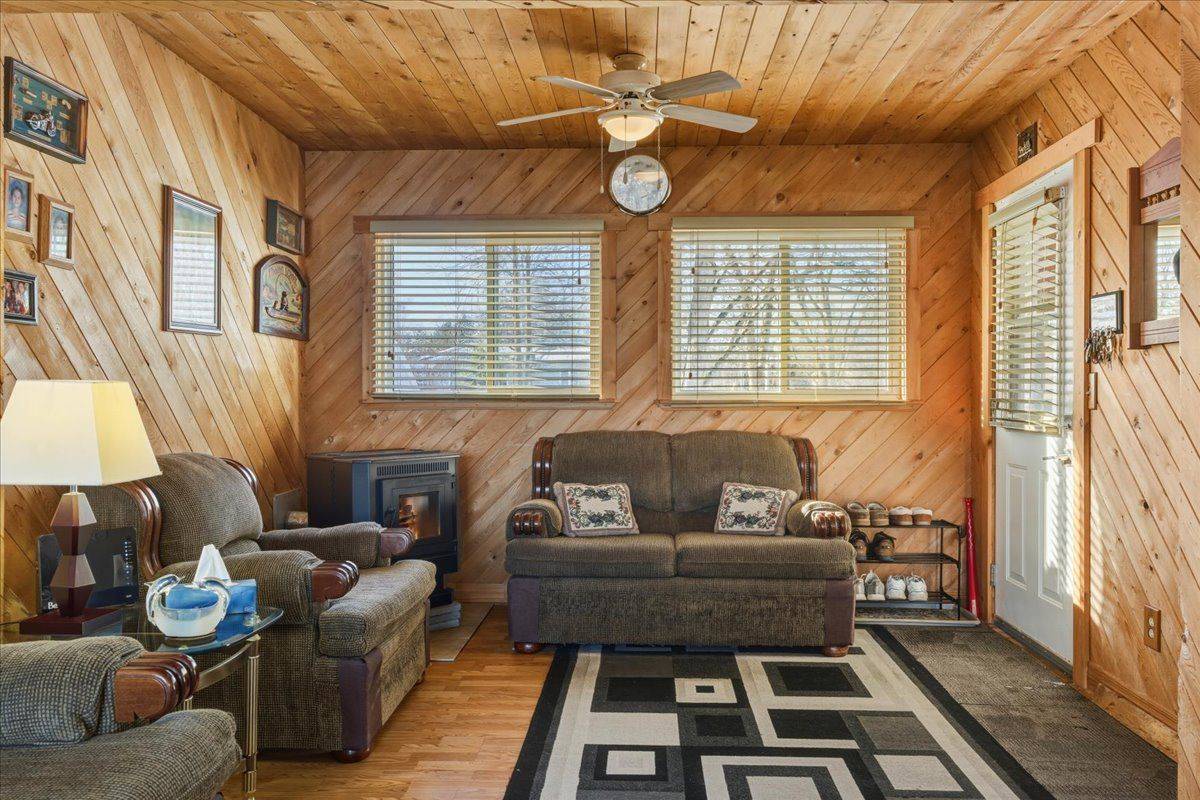 33 Willow Point RD, Brighton, ON K0K 1H0