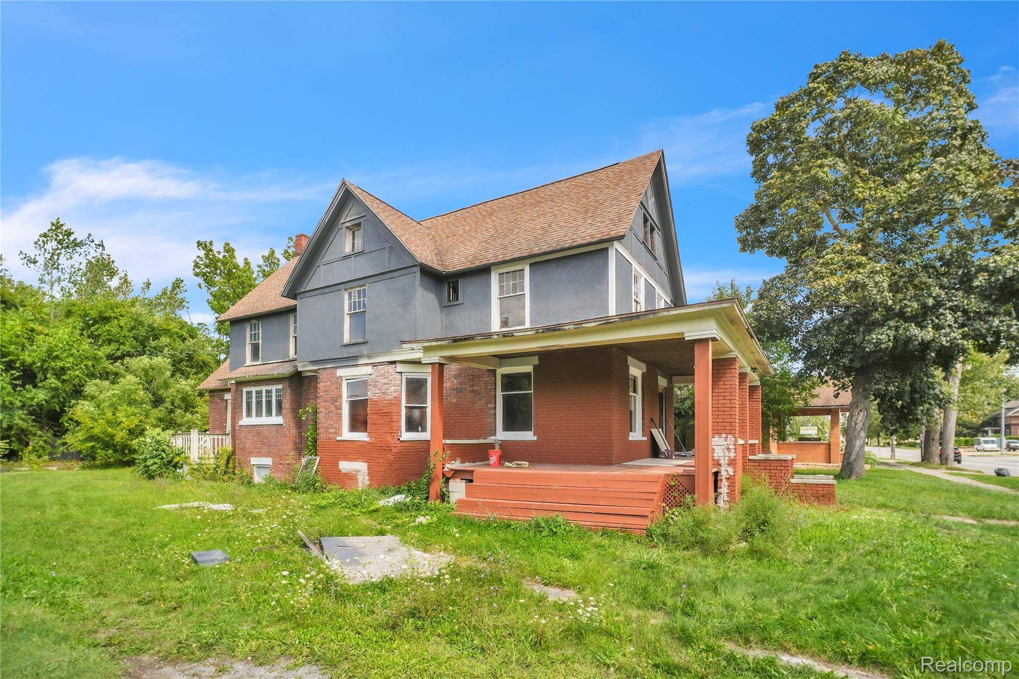 Saginaw, MI 48601,1029 E Holland AVE