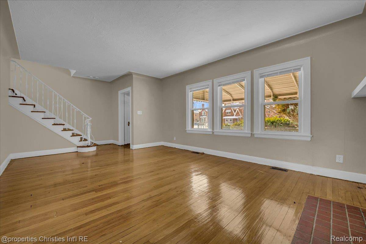 Detroit, MI 48221,17600 Santa Barbara DR