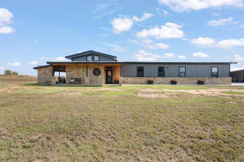 Blum, TX 76627,208 Private Road 107