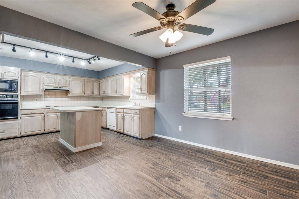 Dallas, TX 75238,10430 Vistadale Drive