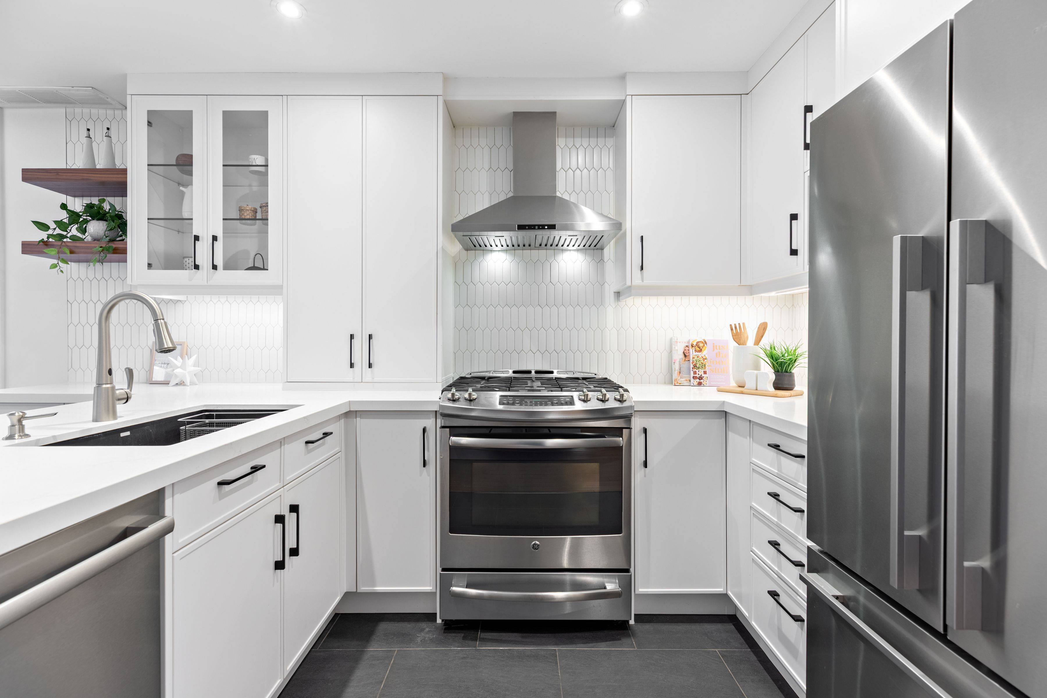 Toronto C01, ON M6J 3W7,12 Sudbury ST #1802