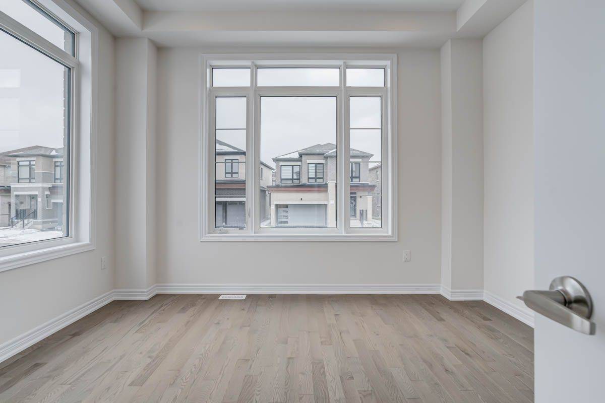 Milton, ON L9T 7E7,883 Plum PL