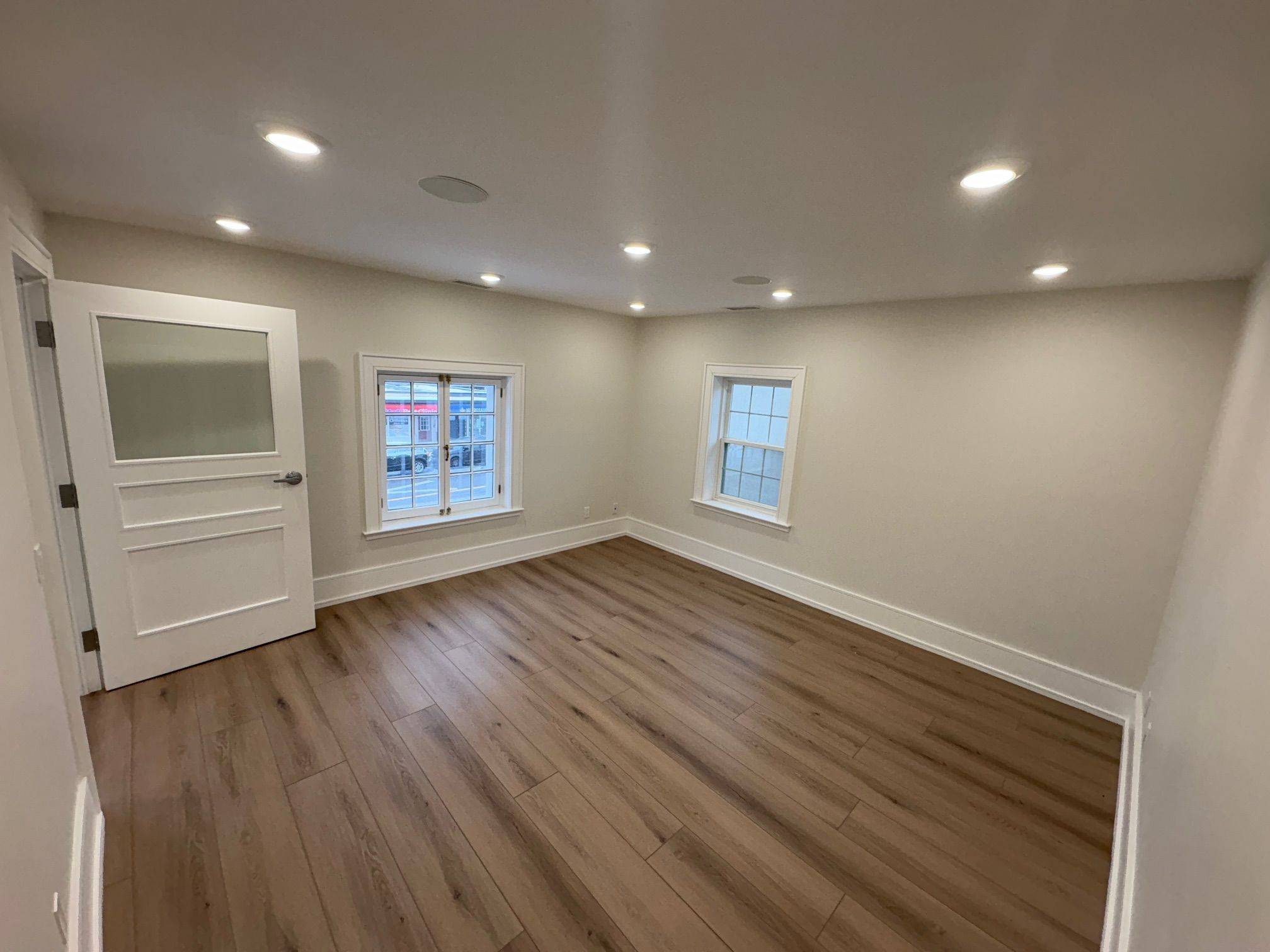 Mississauga, ON L5M 1Y4,13 Thomas ST #2nd Level