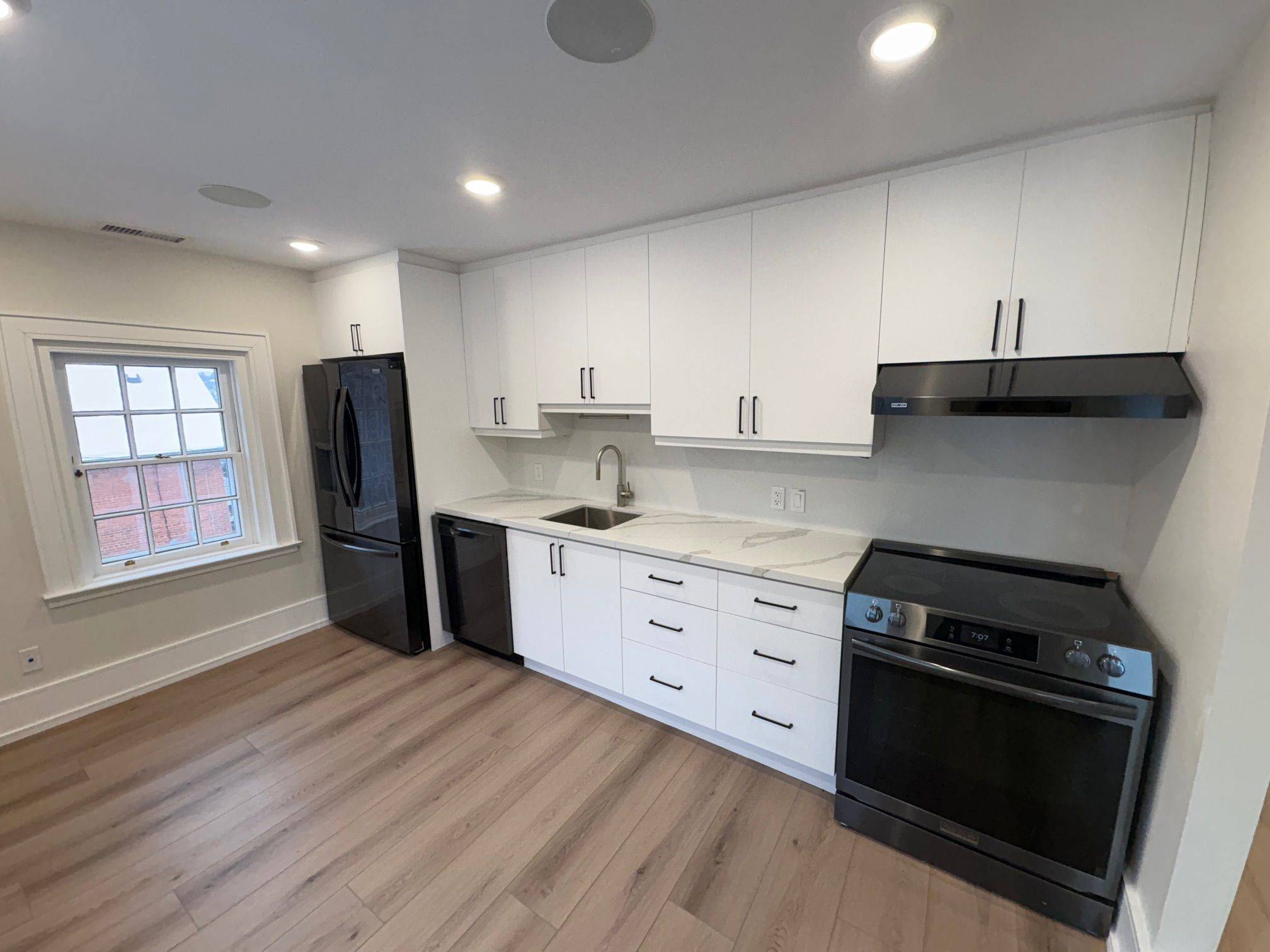 Mississauga, ON L5M 1Y4,13 Thomas ST #2nd Level