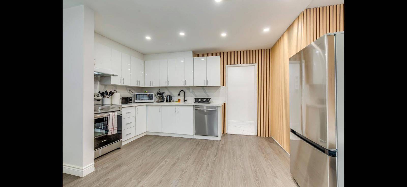 Mississauga, ON L5M 1B2,22 Sora DR W