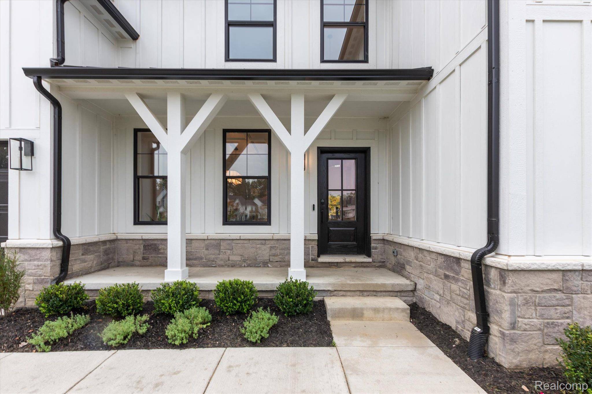 Commerce Twp, MI 48382,2500 Crystal Lake DR