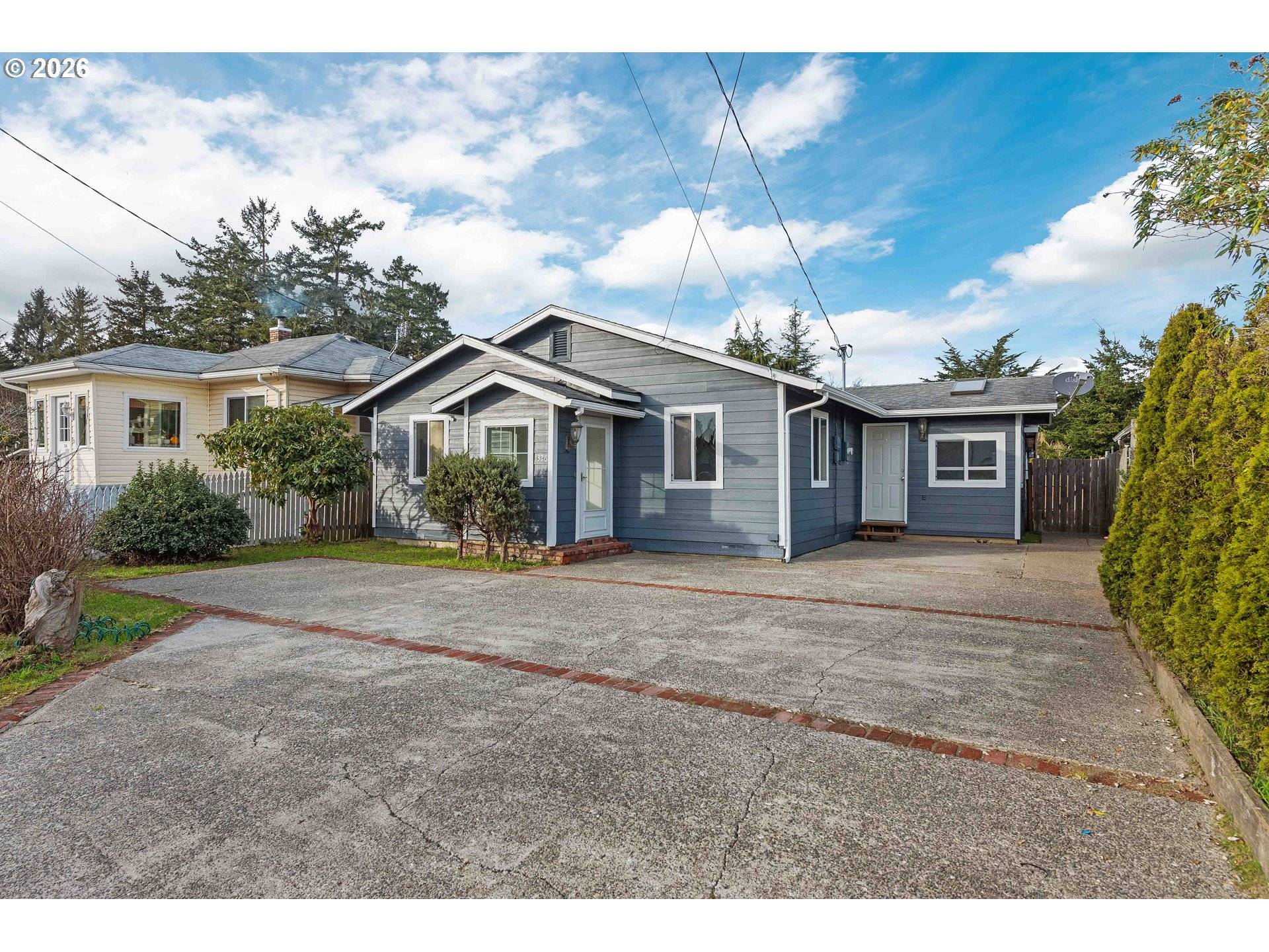 Coos Bay, OR 97420,1326 LAKESHORE DR