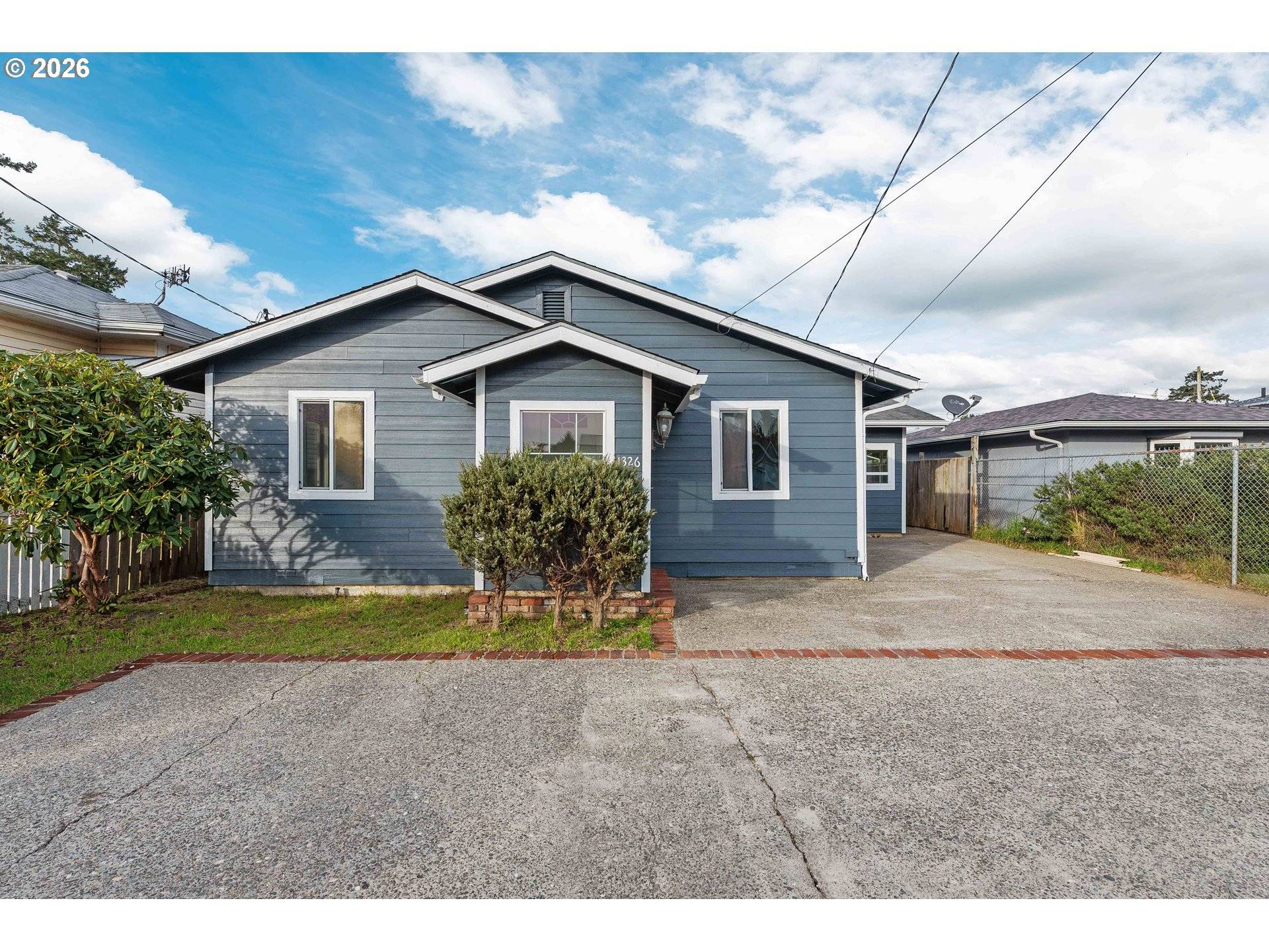 Coos Bay, OR 97420,1326 LAKESHORE DR