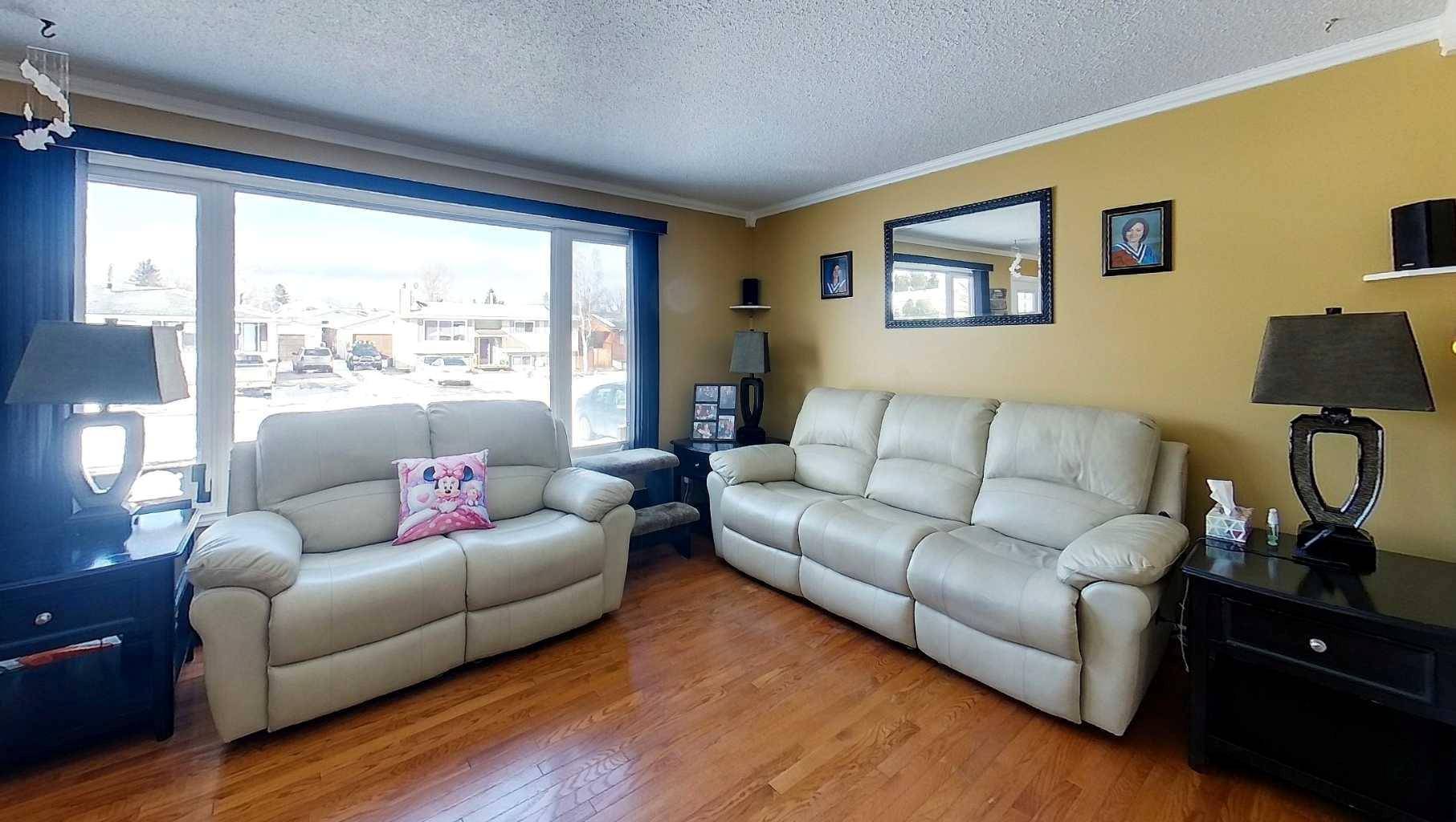 Edson, AB T7E1J3,5743 9 AVE