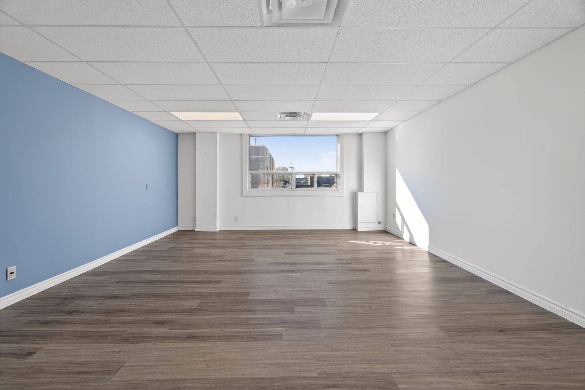 Oakville, ON L6J 1N6,260 Church ST #207