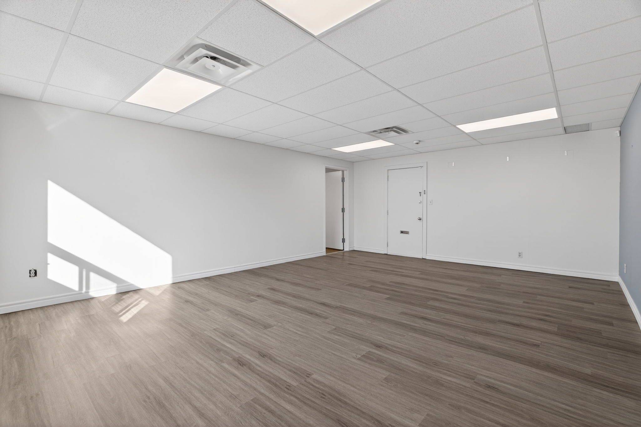 Oakville, ON L6J 1N6,260 Church ST #207