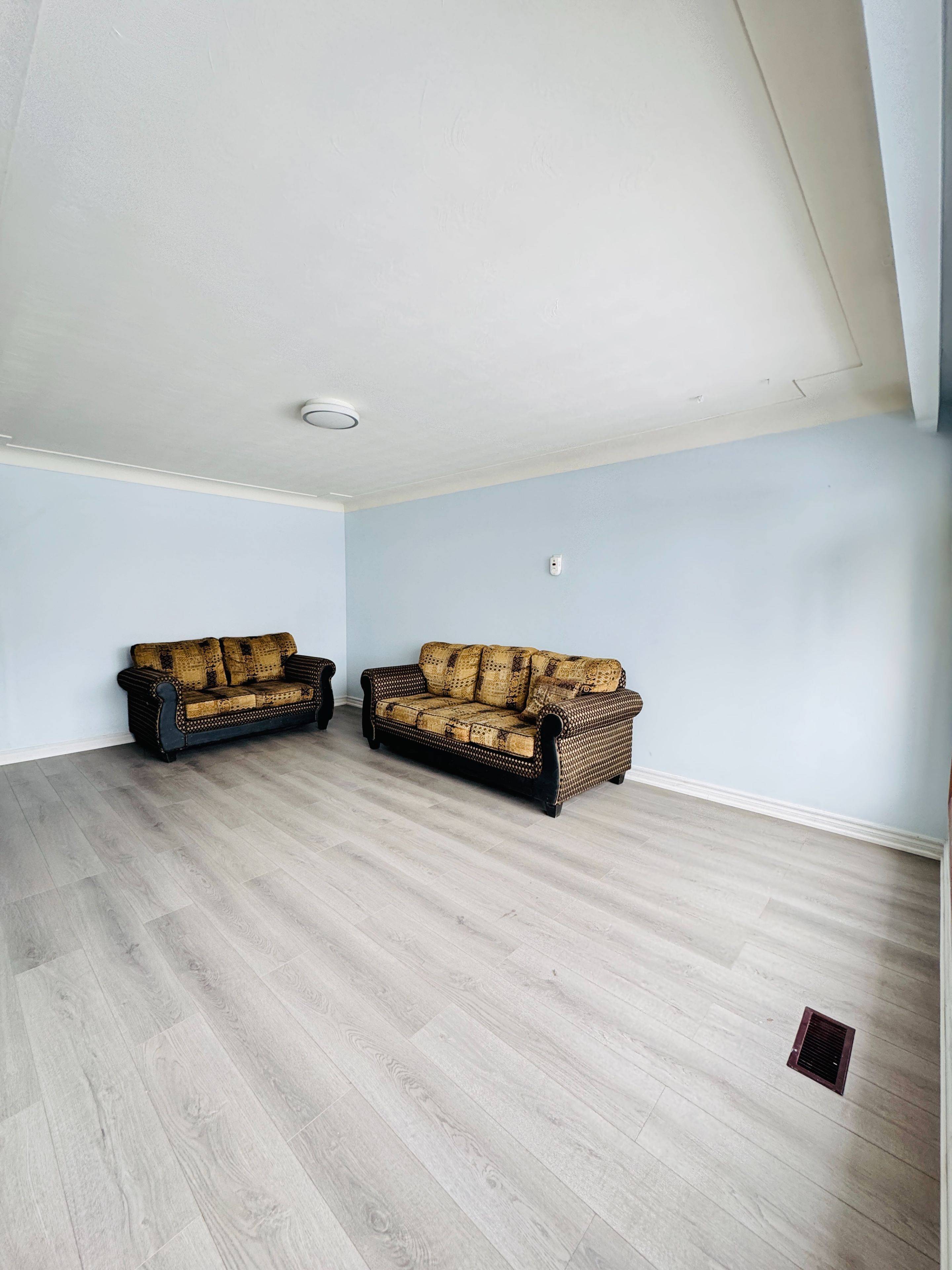 20 Terrace DR, Hamilton, ON L9A 2Y6