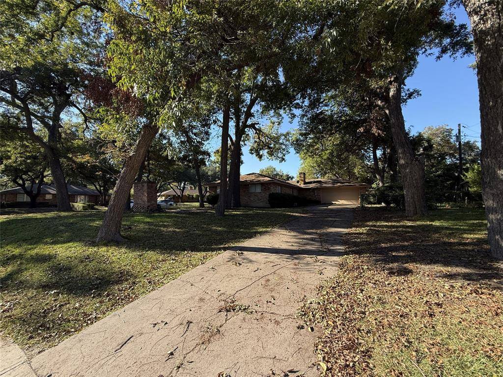 Desoto, TX 75115,301 Lakewood Drive