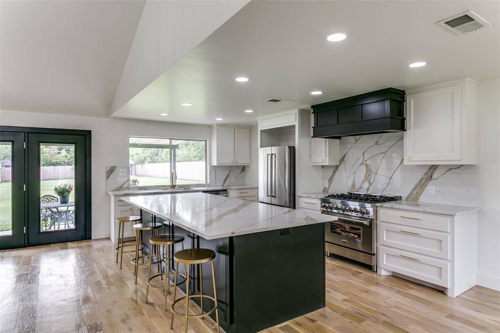 Colleyville, TX 76034,203 OAK VALLEY Drive