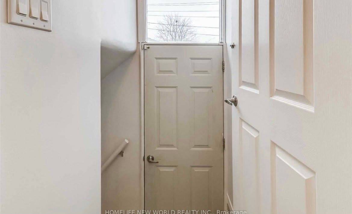 Richmond Hill, ON L4C 3H9,399 Browndale CRES #Basement