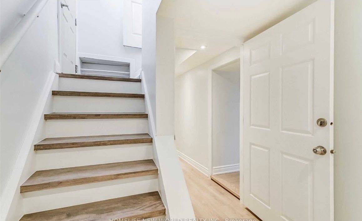 Richmond Hill, ON L4C 3H9,399 Browndale CRES #Basement