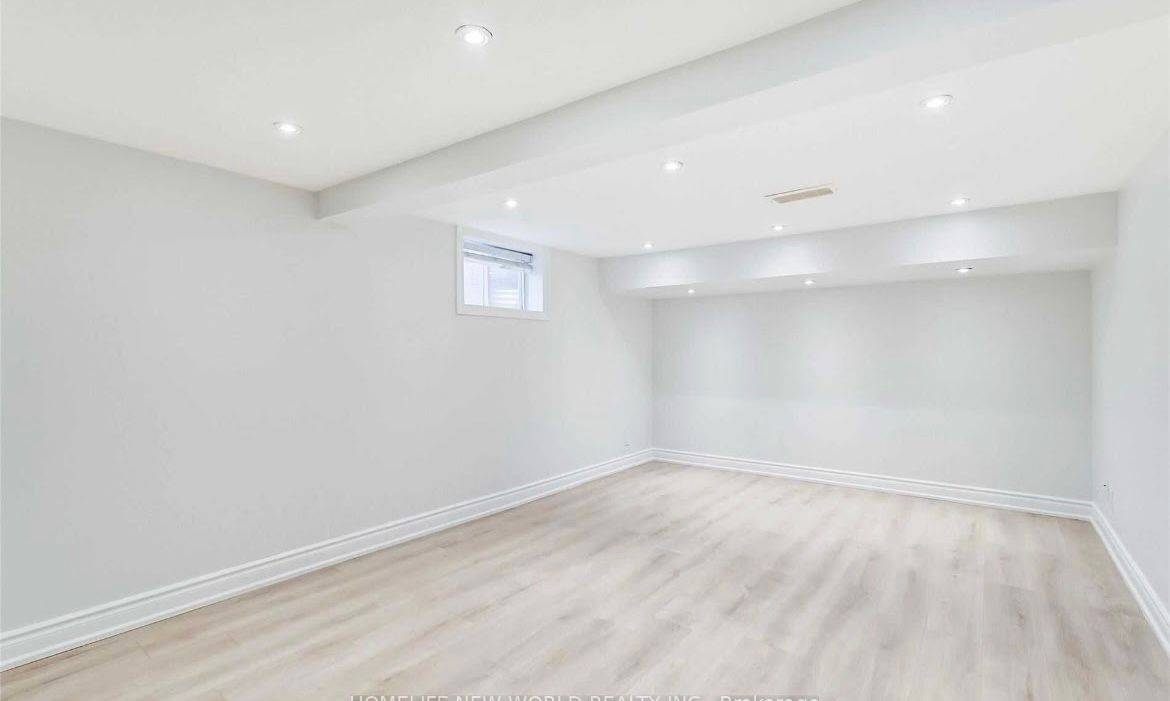 Richmond Hill, ON L4C 3H9,399 Browndale CRES #Basement