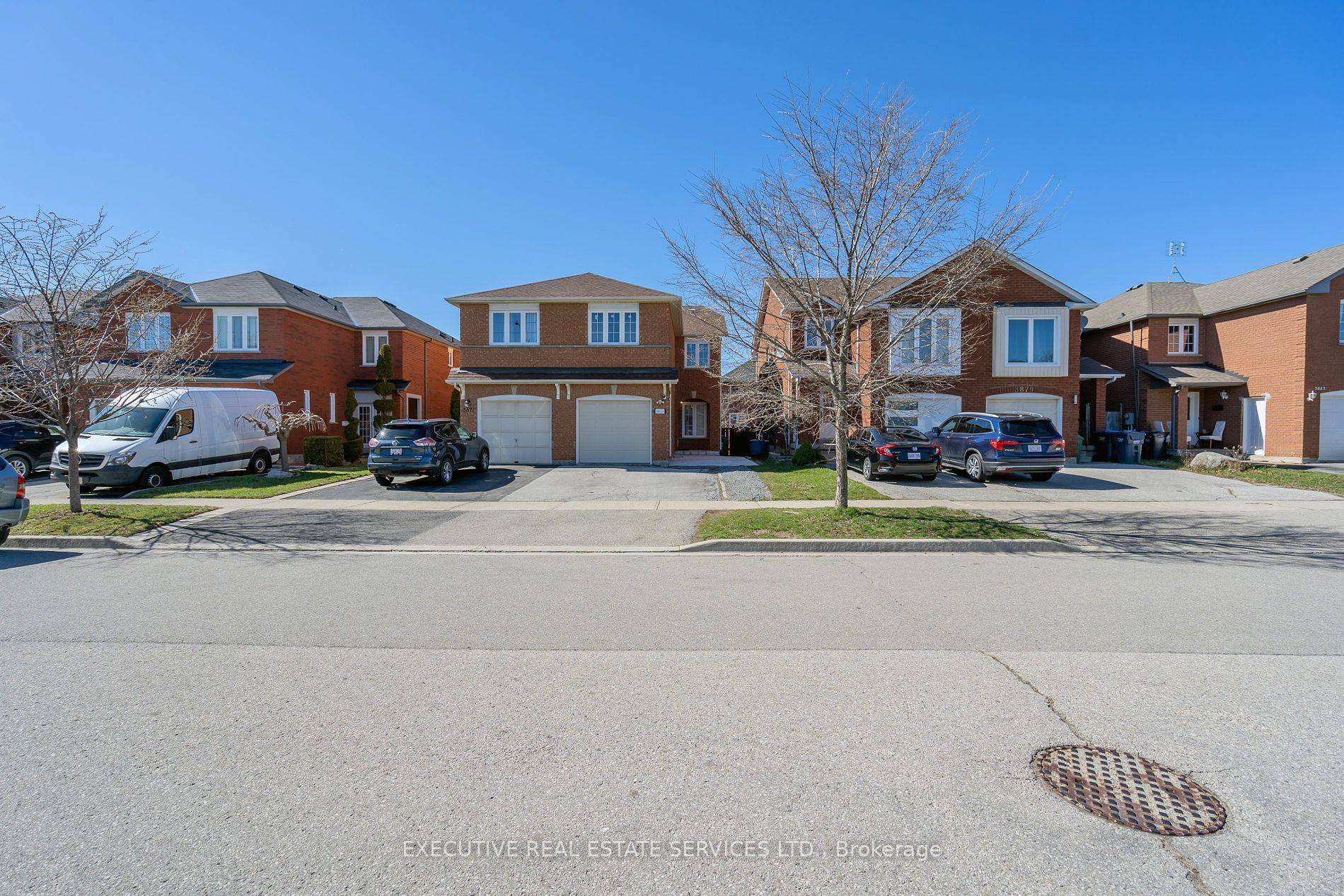 Mississauga, ON L5N 6Y9,3873 Densbury DR