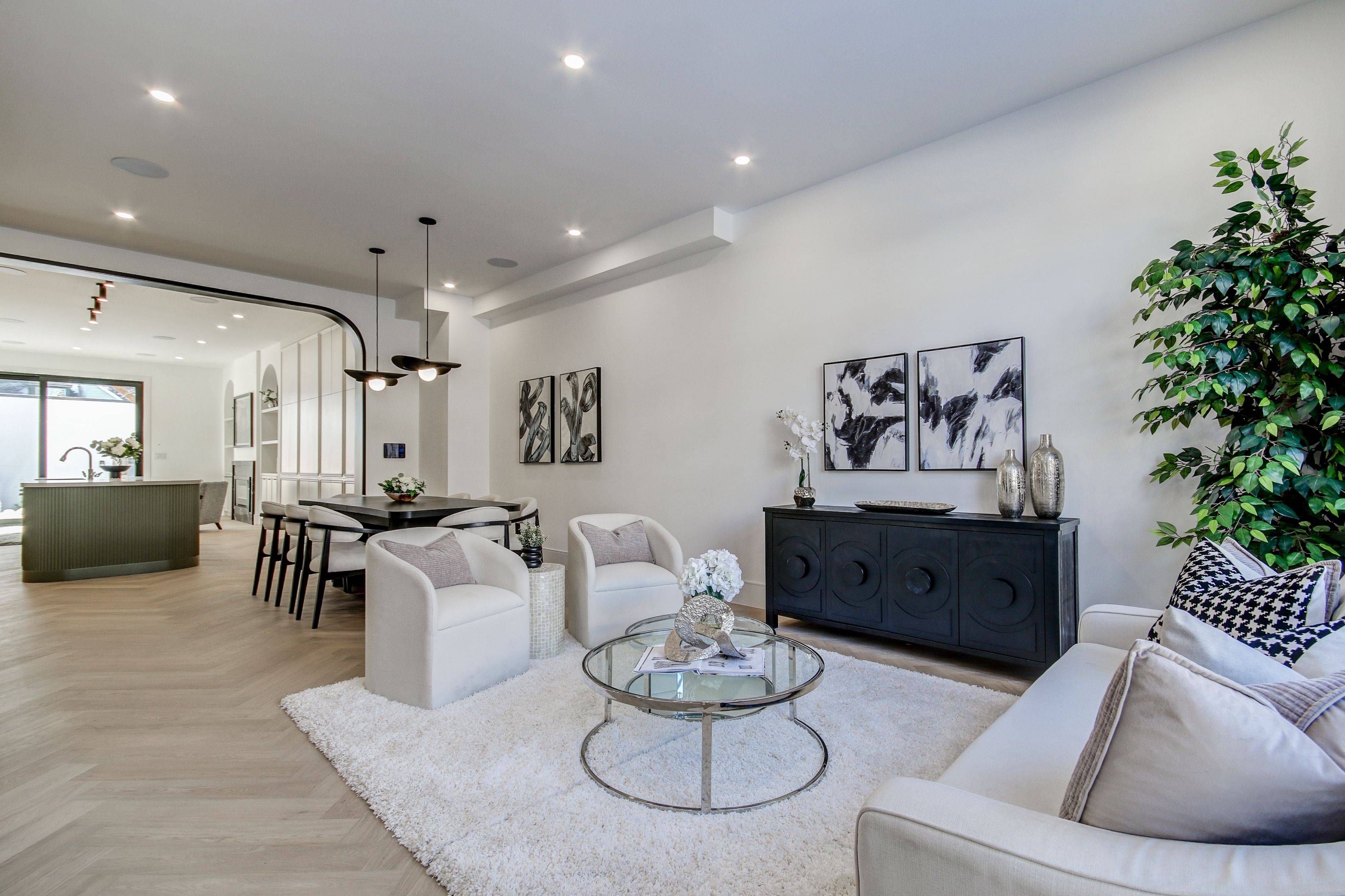 Toronto C01, ON M6J 1P9,21 Foxley ST