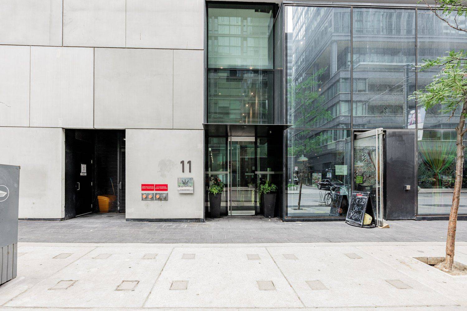 11 Charlotte ST #2404, Toronto C01, ON M5V 0M6