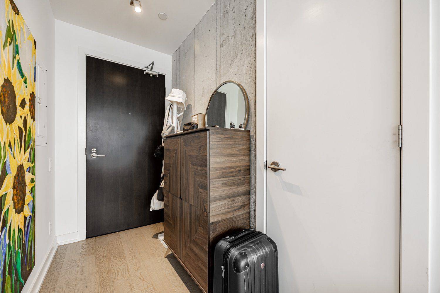 11 Charlotte ST #2404, Toronto C01, ON M5V 0M6