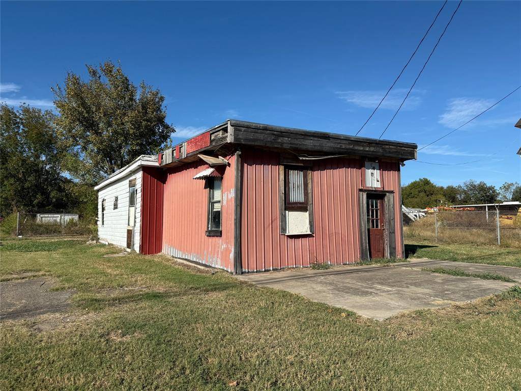 1001 E Main Street, Clarksville, TX 75426