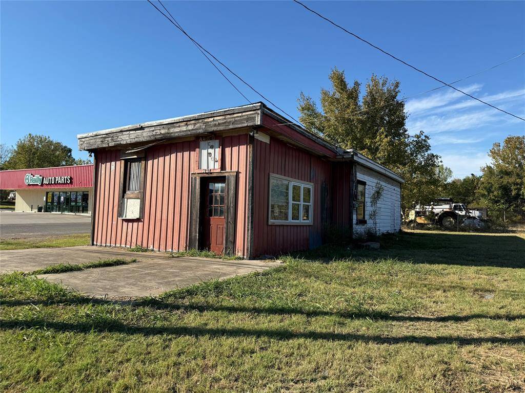 1001 E Main Street, Clarksville, TX 75426