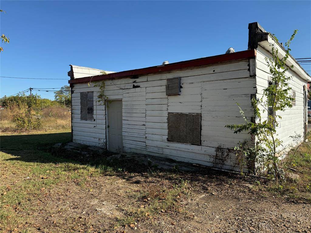 1001 E Main Street, Clarksville, TX 75426