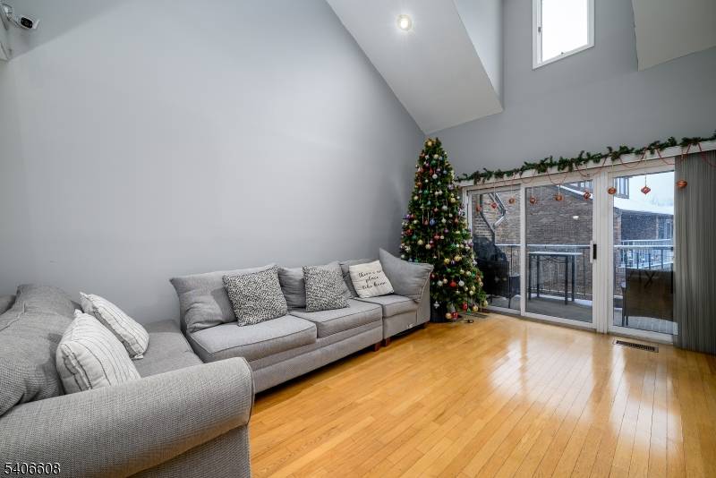 Clifton City, NJ 07013,900 Valley Rd #D1O