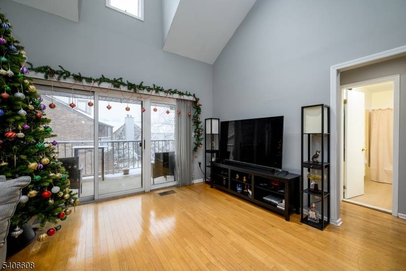 Clifton City, NJ 07013,900 Valley Rd #D1O