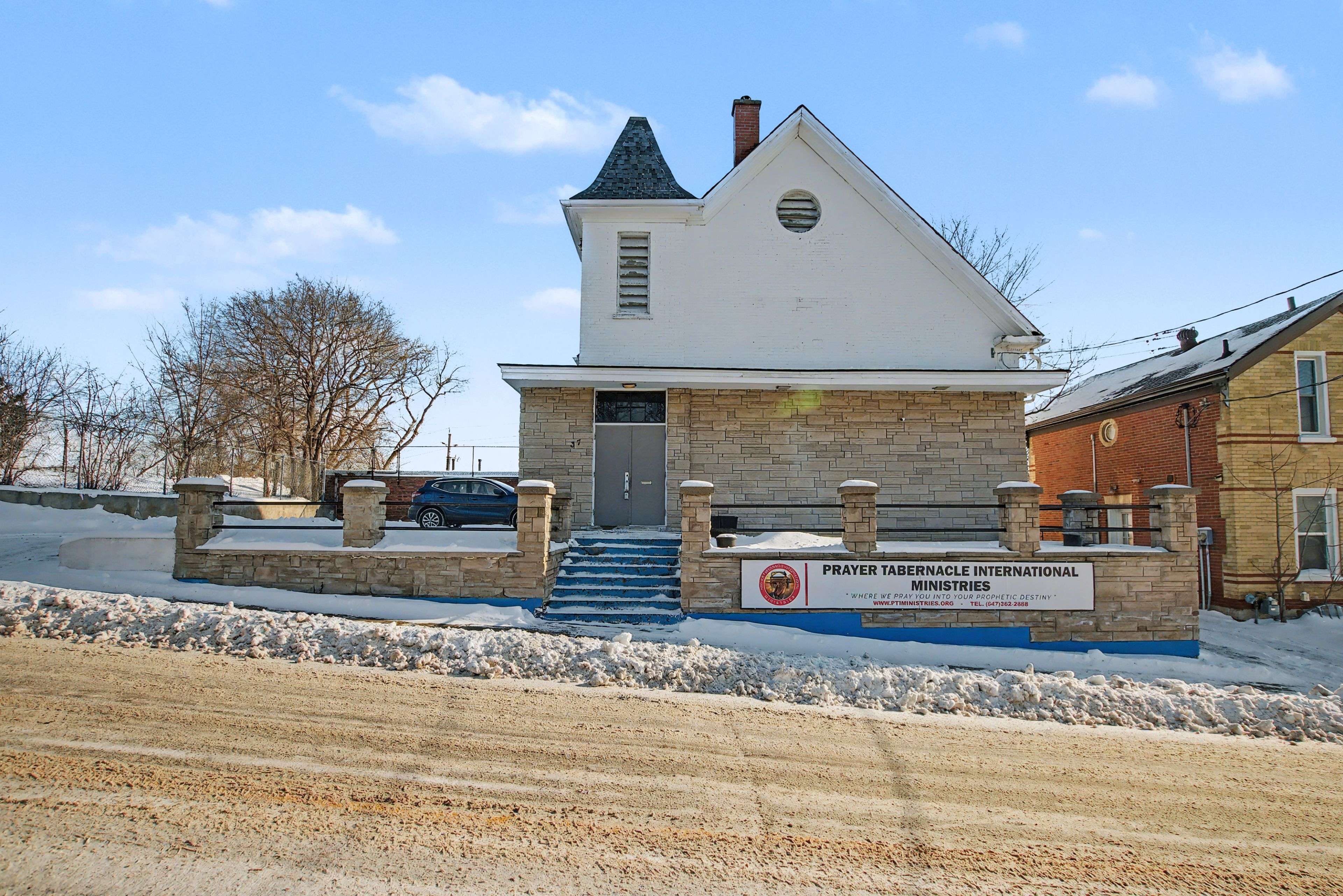 Cambridge, ON N1R 3Y6,37 Wellington ST