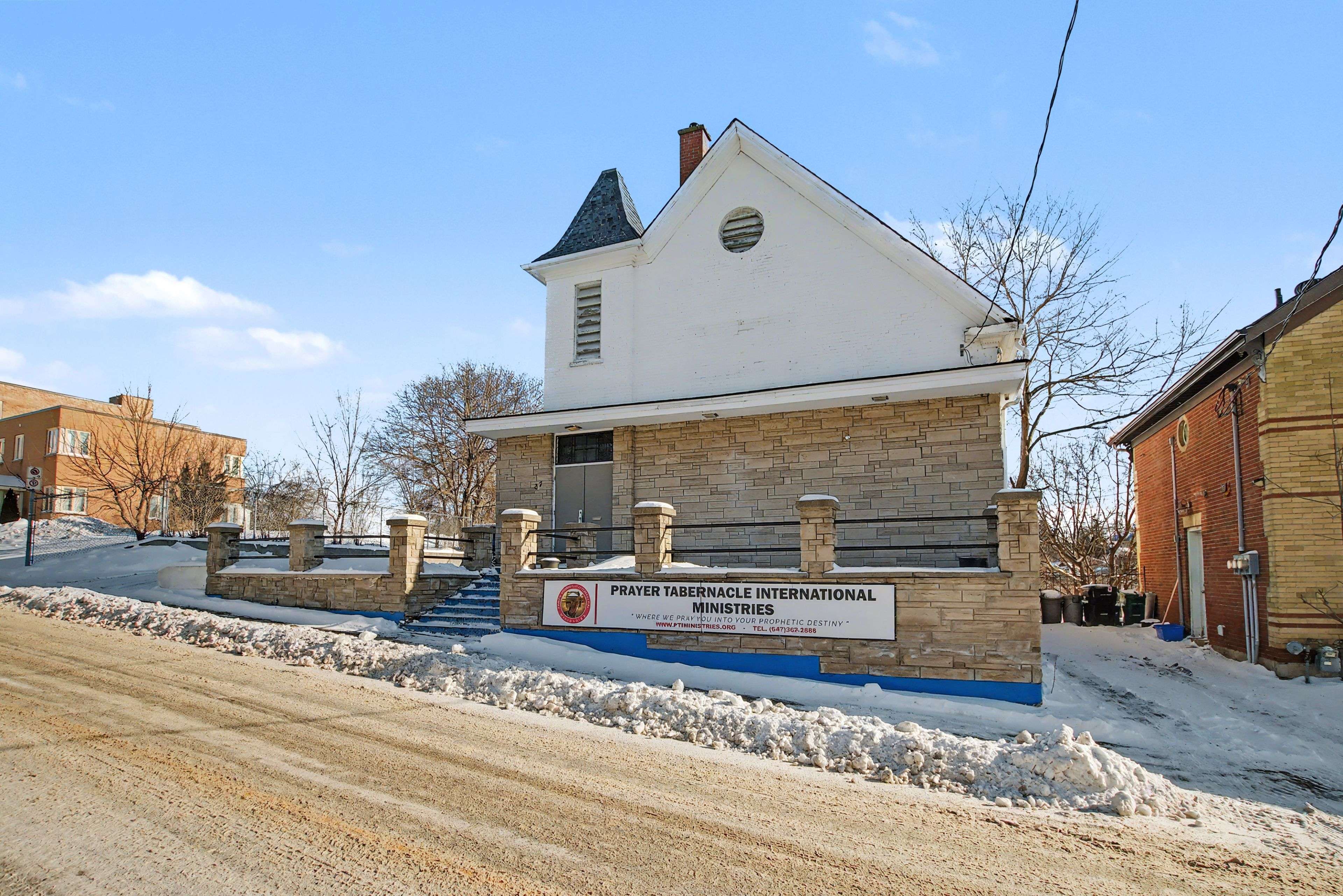 Cambridge, ON N1R 3Y6,37 Wellington ST