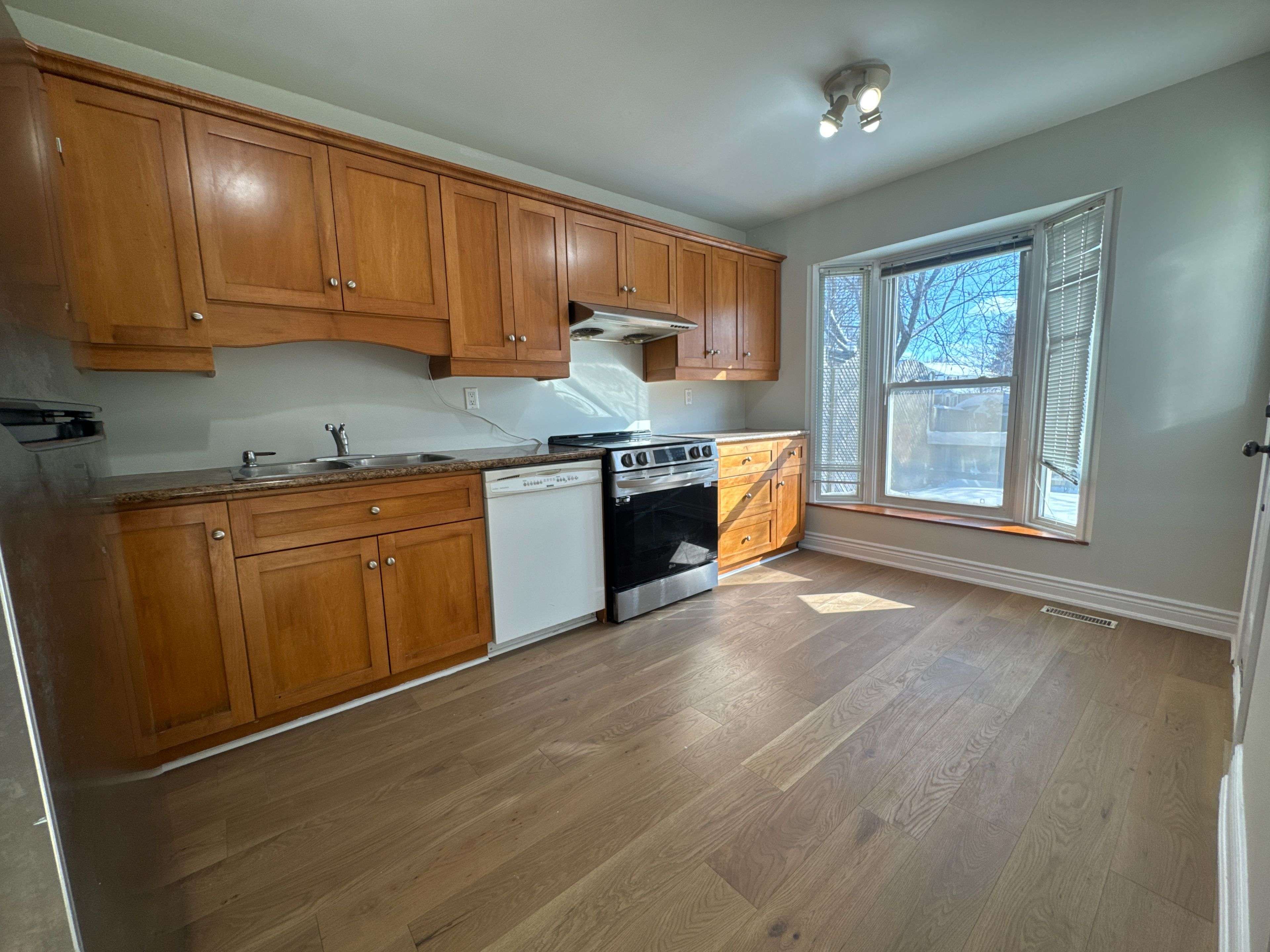 Kitchener, ON N2P 1S2,71 Pathfinder CRES