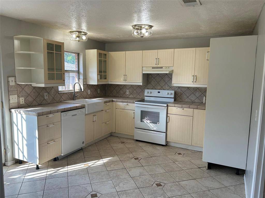 Dallas, TX 75231,7458 Walling Lane