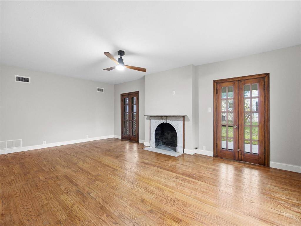 Ennis, TX 75119,1102 N Preston Street