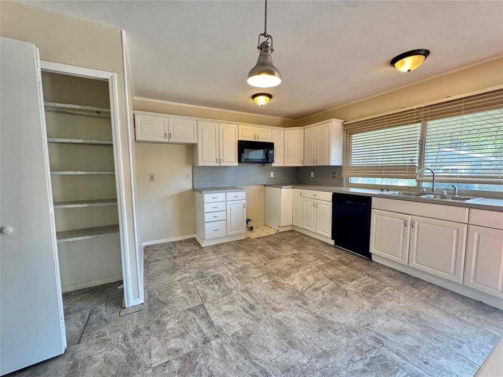 Garland, TX 75043,2710 Ashglen Drive