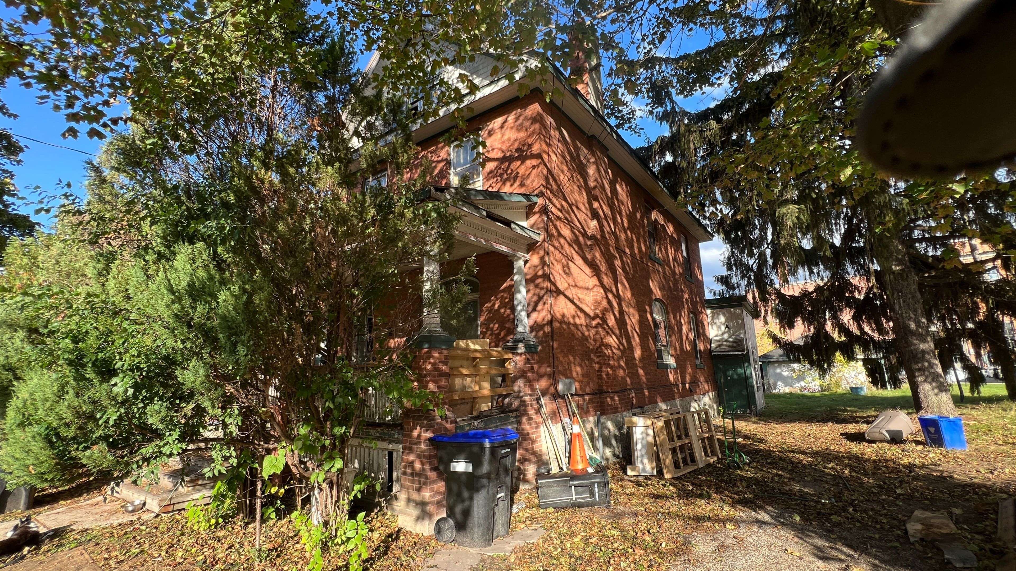 Collingwood, ON L9Y 2T2,111 BEECH ST