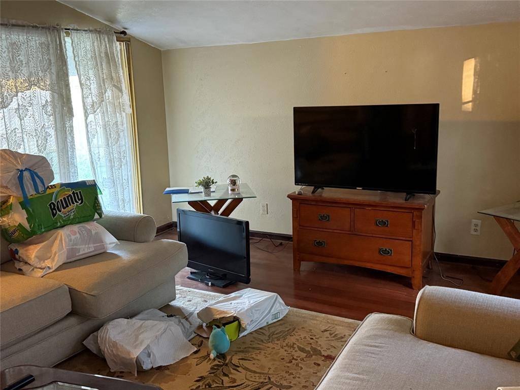 Grand Prairie, TX 75052,806 Pinehill Lane