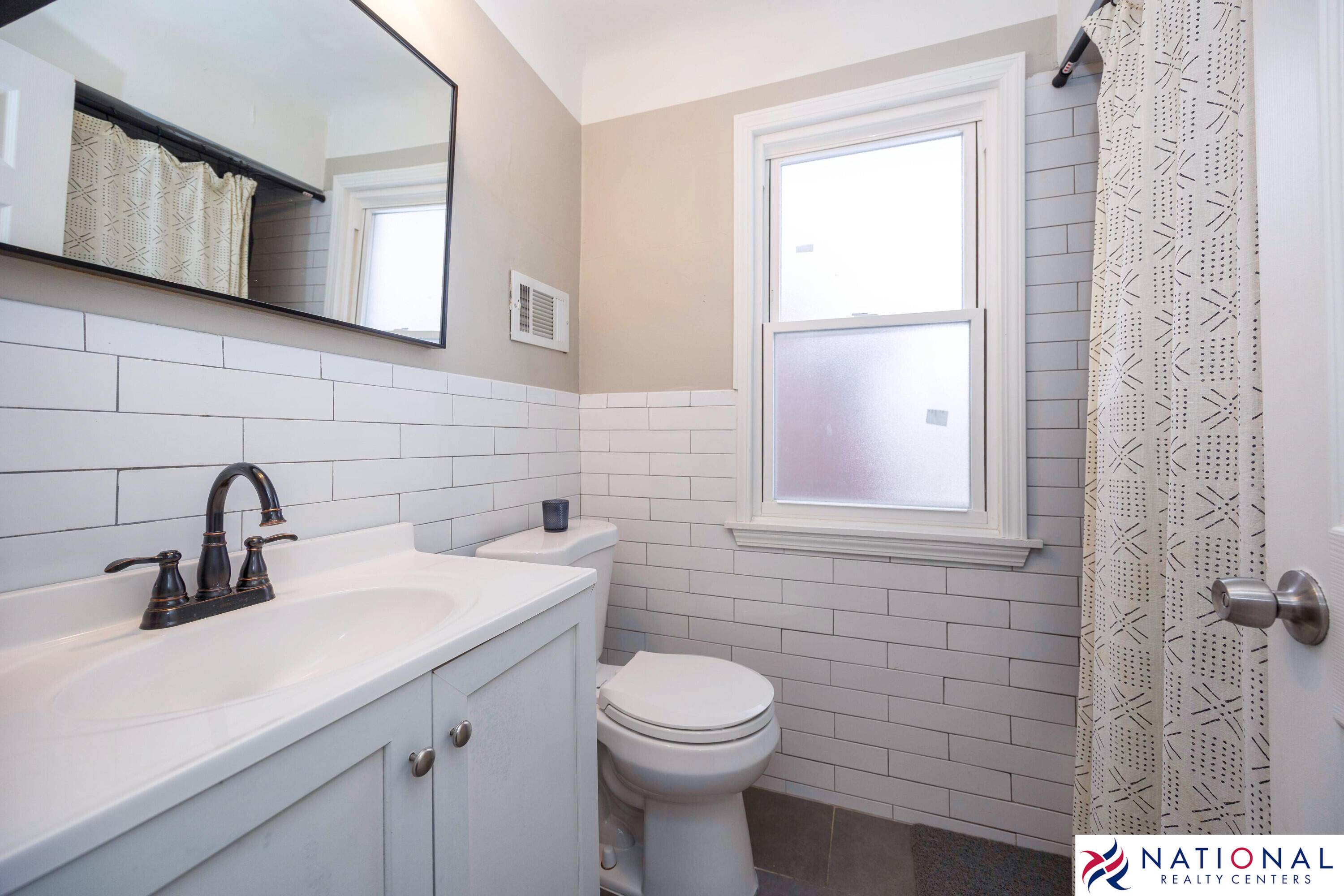 Detroit, MI 48221,18627 Washburn ST