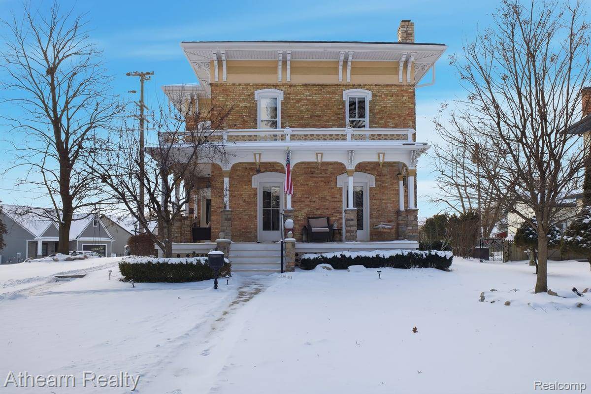 Howell, MI 48843,325 Lake ST